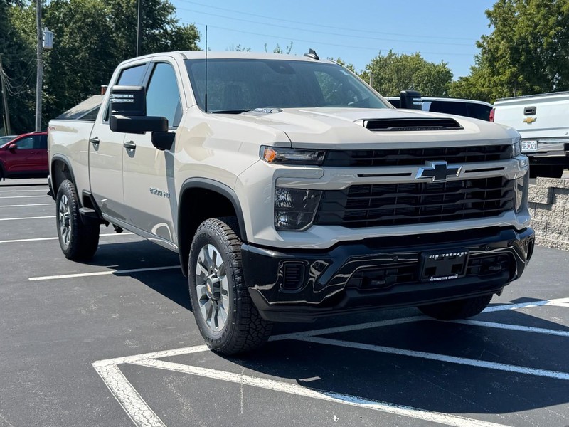 Chevrolet Silverado 2500HD Vehicle Image 02