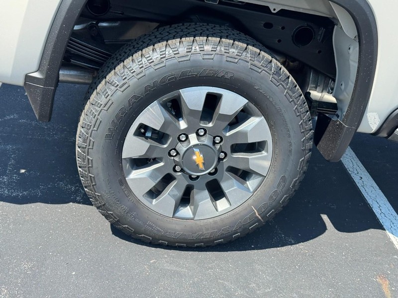 Chevrolet Silverado 2500HD Vehicle Image 05
