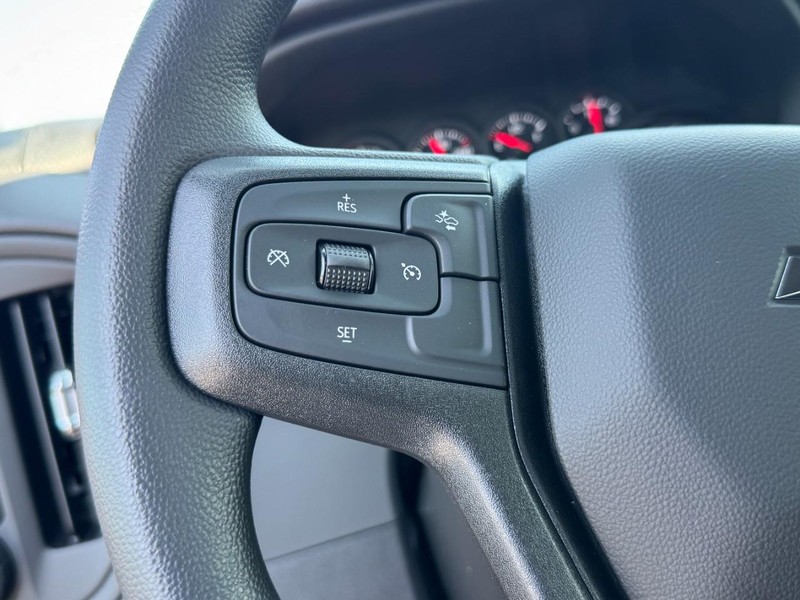 Chevrolet Silverado 2500HD Vehicle Image 11