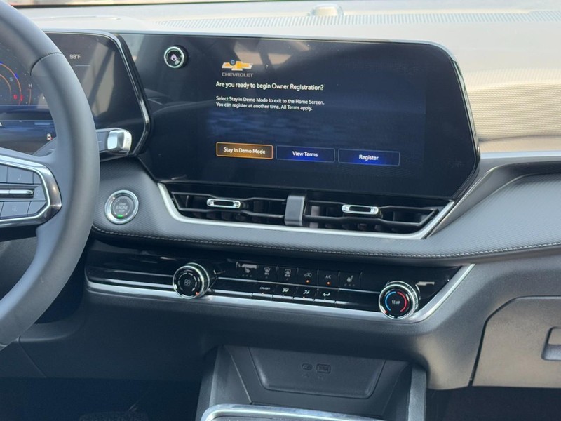 Chevrolet Equinox Vehicle Image 09