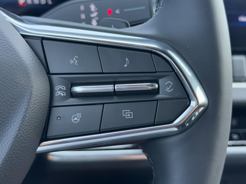 Chevrolet Equinox Vehicle Image 12