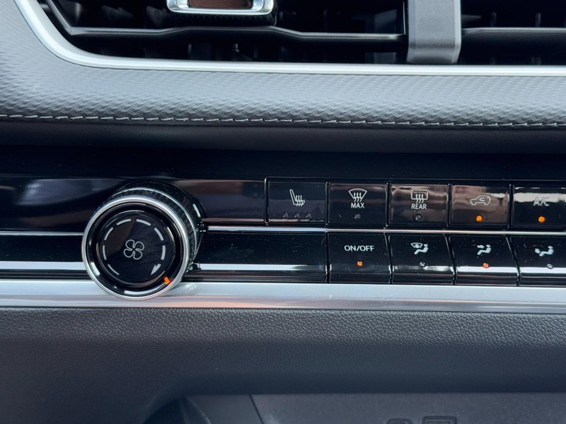 Chevrolet Equinox Vehicle Image 13