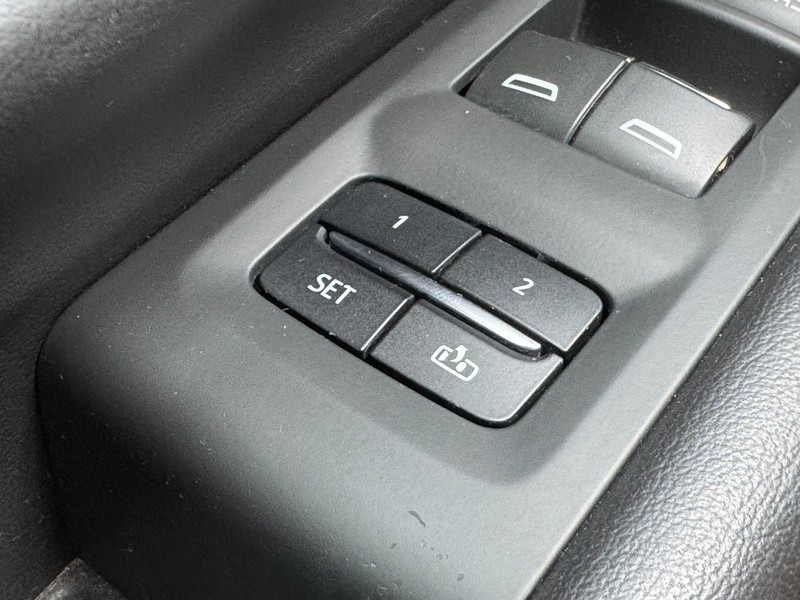 Chevrolet Tahoe Vehicle Image 16