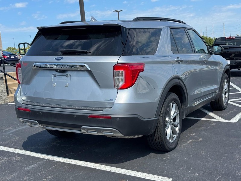 Ford Explorer Vehicle Image 03