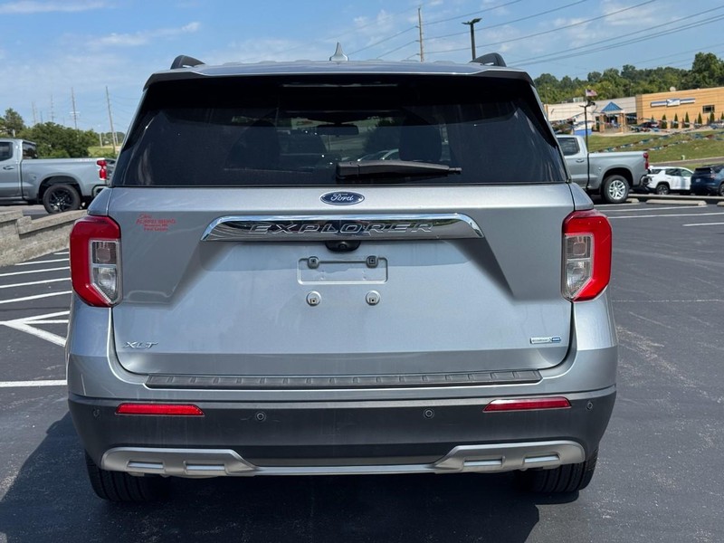 Ford Explorer Vehicle Image 04