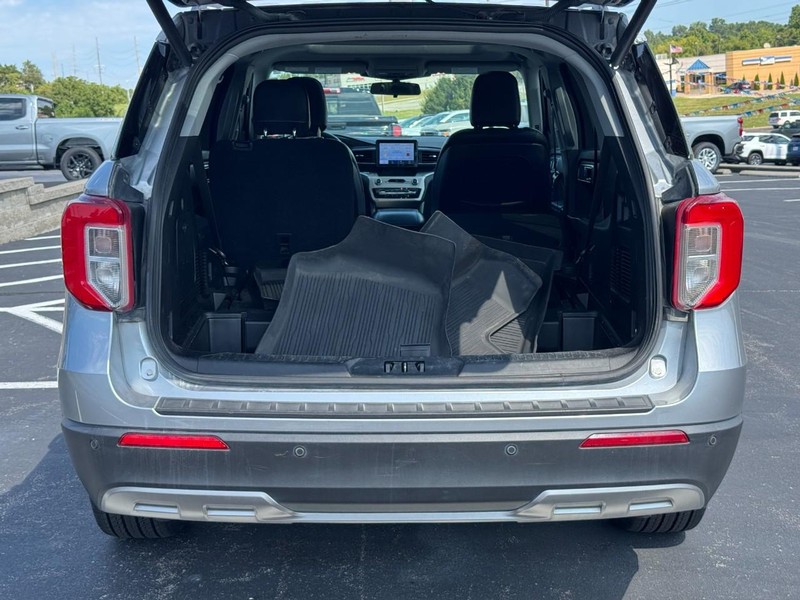Ford Explorer Vehicle Image 05