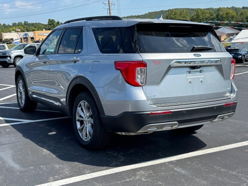 Ford Explorer Vehicle Image 06