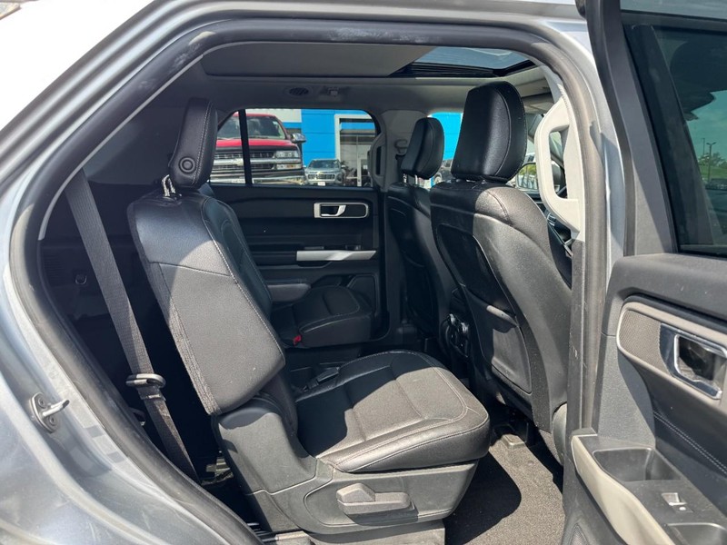 Ford Explorer Vehicle Image 10