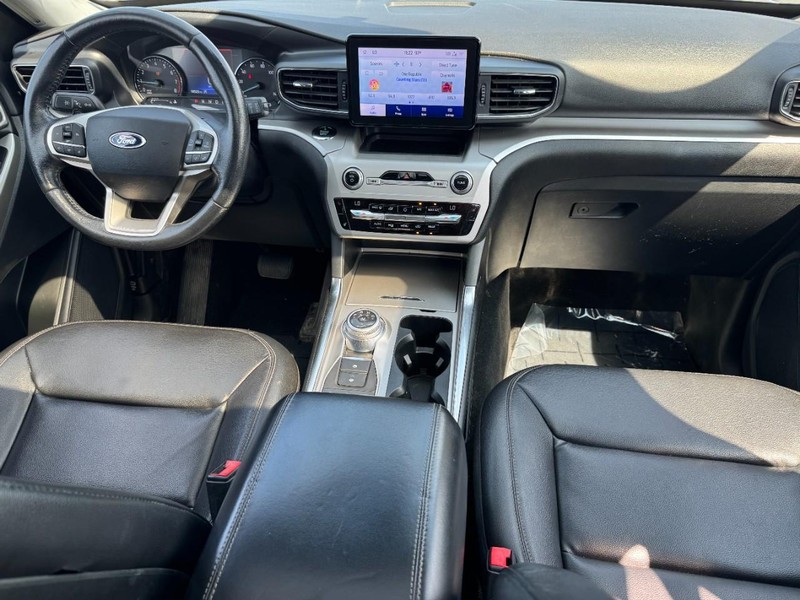 Ford Explorer Vehicle Image 11