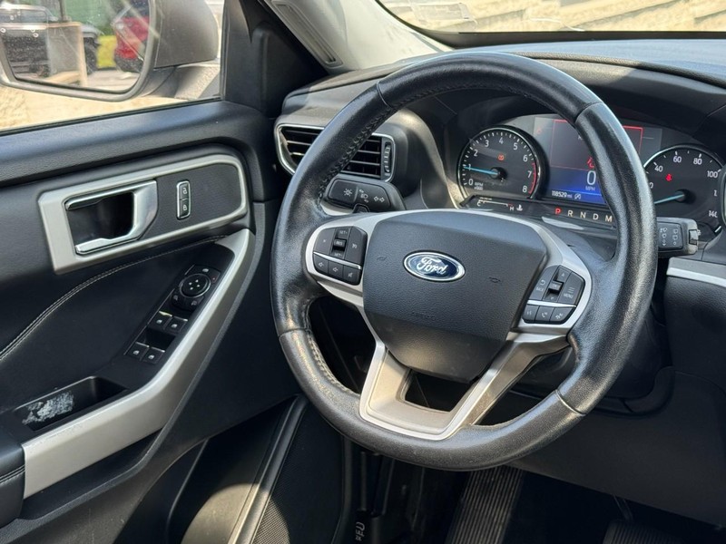 Ford Explorer Vehicle Image 12