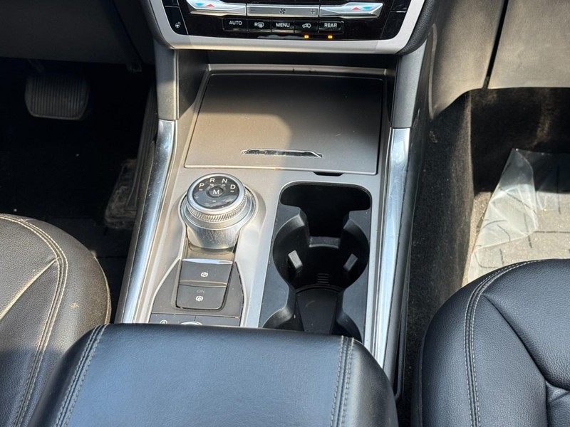 Ford Explorer Vehicle Image 14
