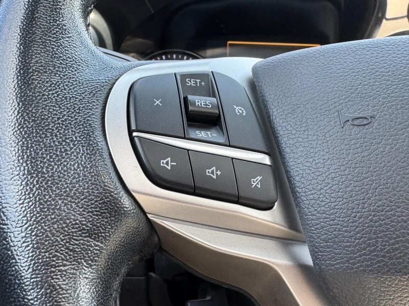 Ford Explorer Vehicle Image 16