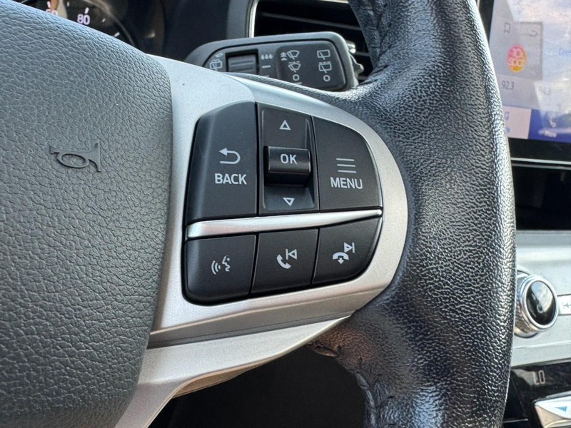 Ford Explorer Vehicle Image 17