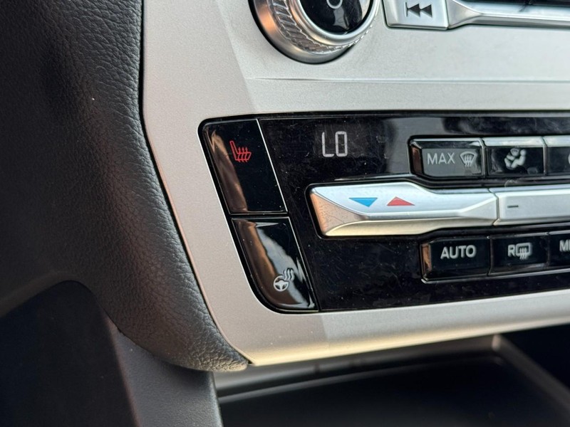 Ford Explorer Vehicle Image 19