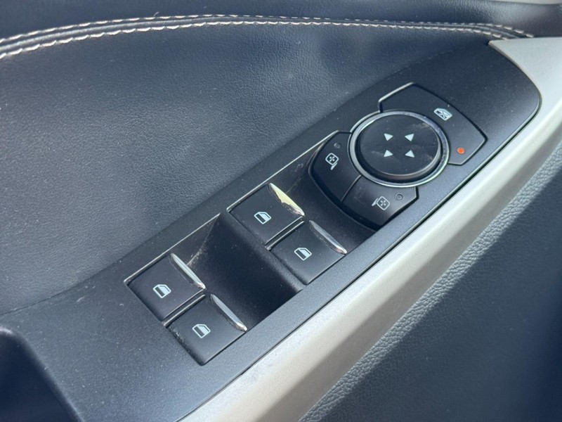 Ford Explorer Vehicle Image 21