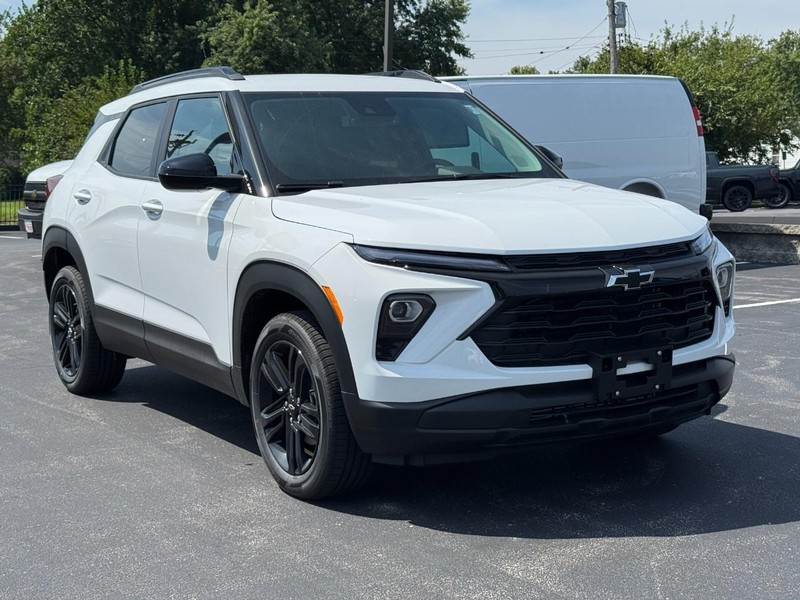 Chevrolet TrailBlazer Vehicle Image 02