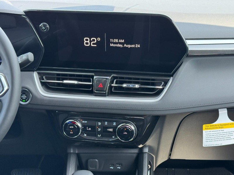 Chevrolet TrailBlazer Vehicle Image 09