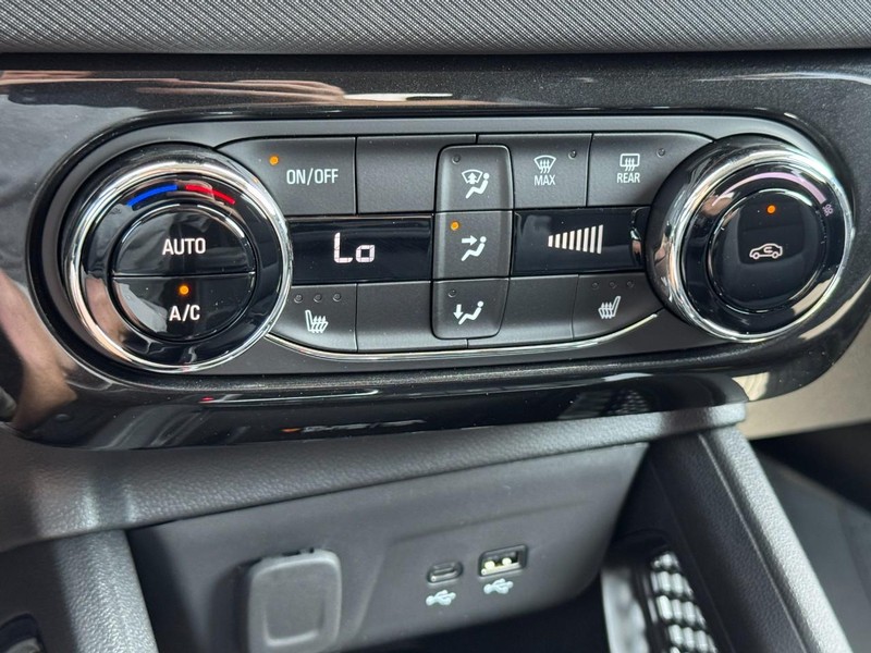 Chevrolet TrailBlazer Vehicle Image 13