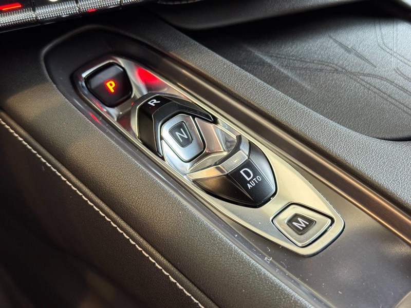Chevrolet Corvette Vehicle Image 18