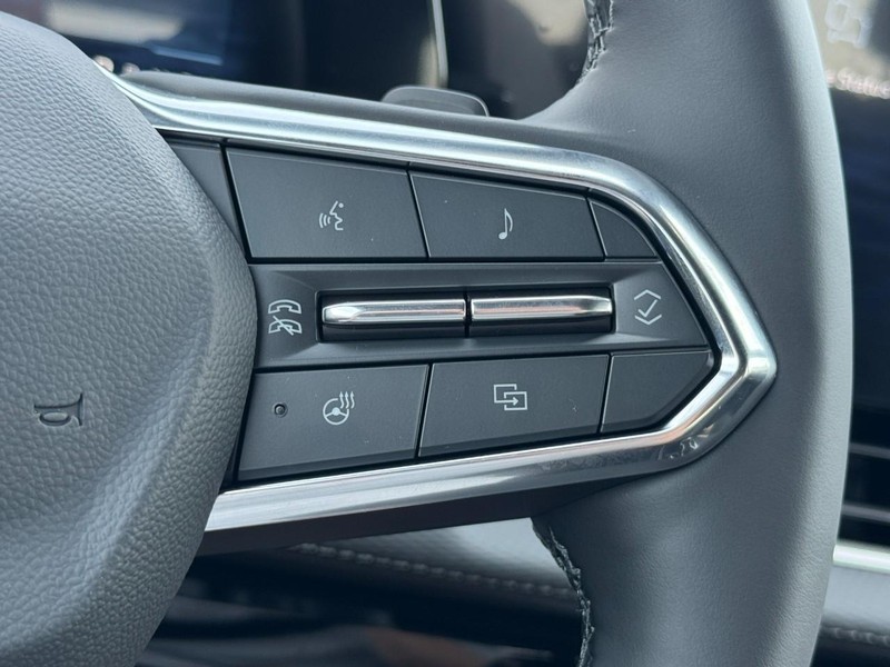 Chevrolet Equinox Vehicle Image 12