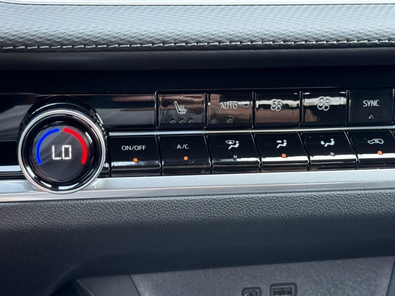Chevrolet Equinox Vehicle Image 13