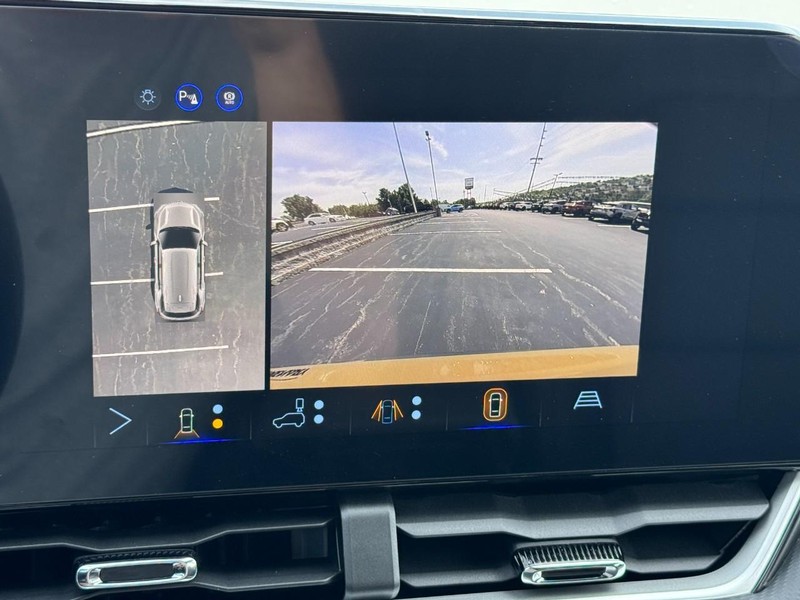 Chevrolet Equinox Vehicle Image 15