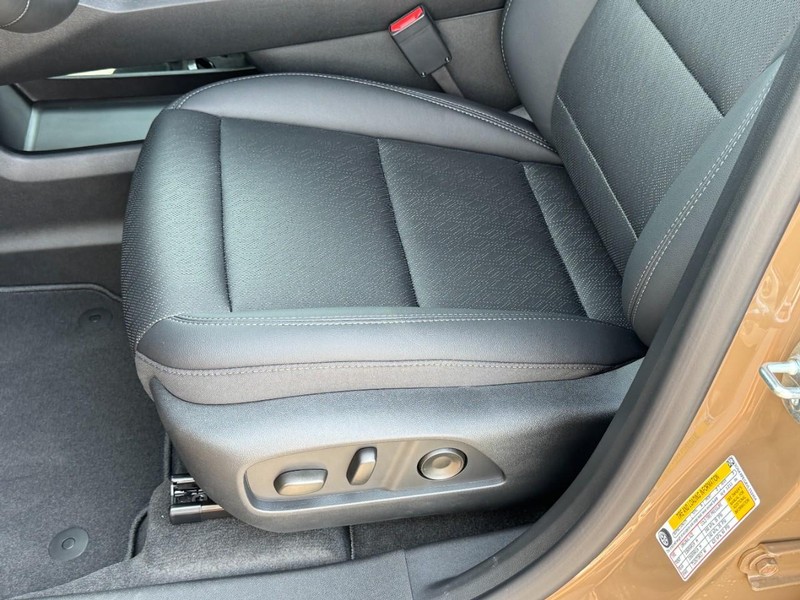 Chevrolet Equinox Vehicle Image 16