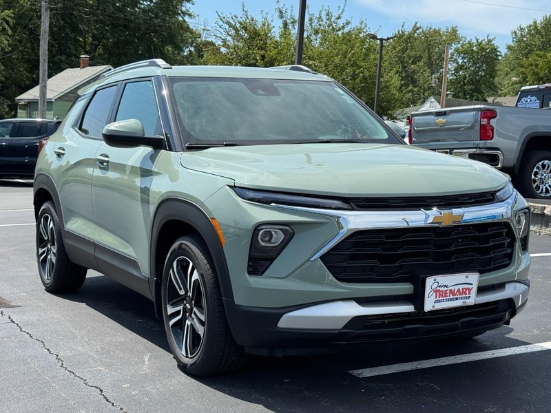 Chevrolet TrailBlazer Vehicle Image 02