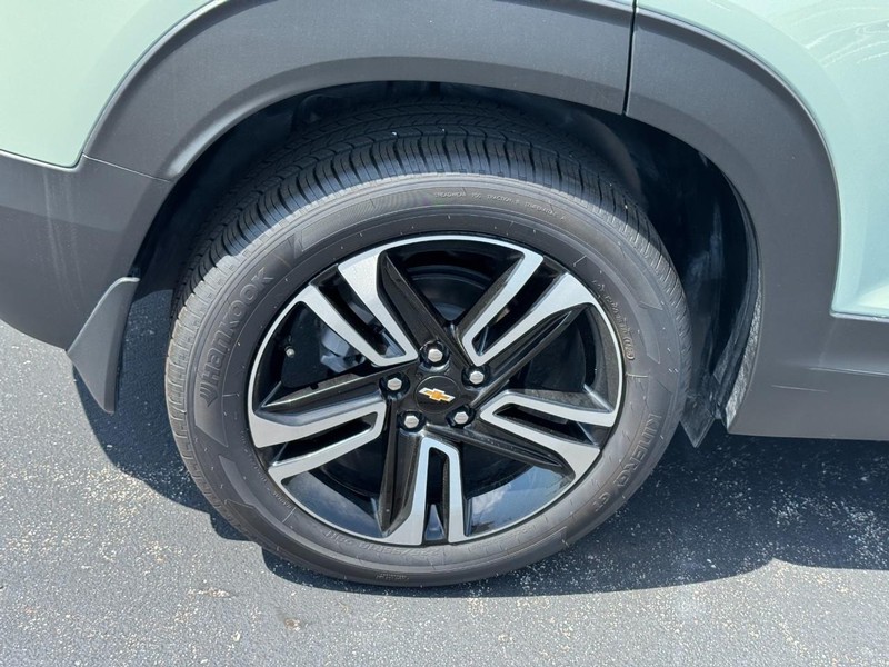 Chevrolet TrailBlazer Vehicle Image 05