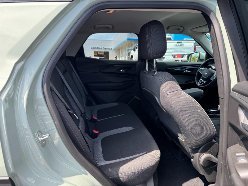 Chevrolet TrailBlazer Vehicle Image 06