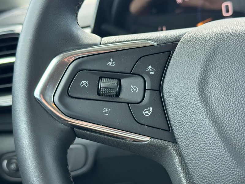 Chevrolet TrailBlazer Vehicle Image 11