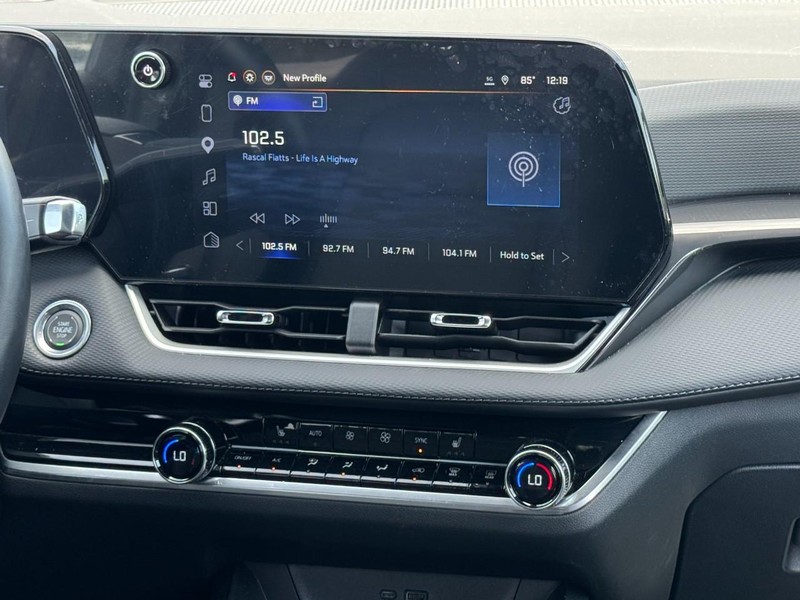 Chevrolet Equinox Vehicle Image 09