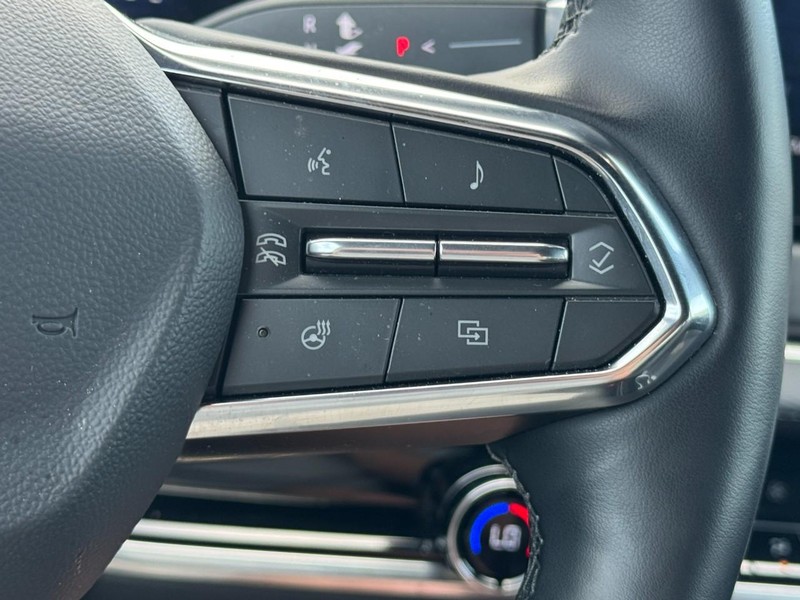 Chevrolet Equinox Vehicle Image 12