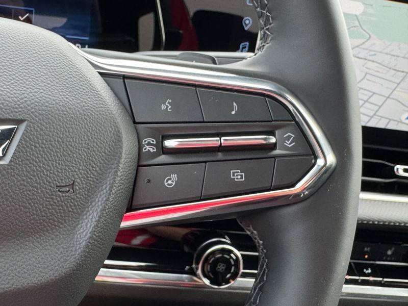 Chevrolet Equinox Vehicle Image 12