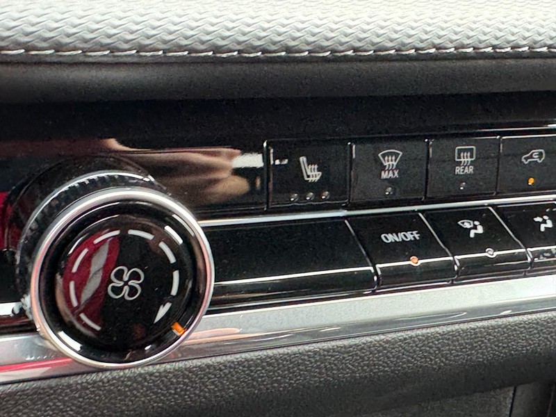 Chevrolet Equinox Vehicle Image 13