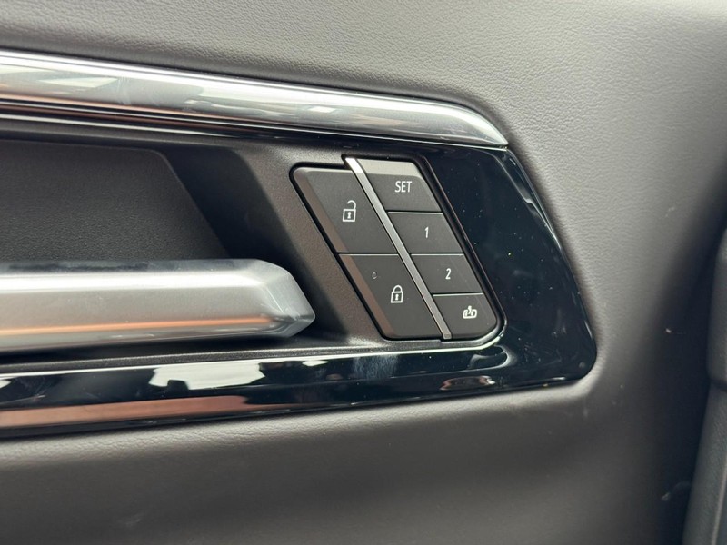 Chevrolet Tahoe Vehicle Image 12