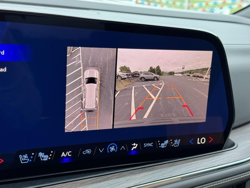 Chevrolet Tahoe Vehicle Image 18