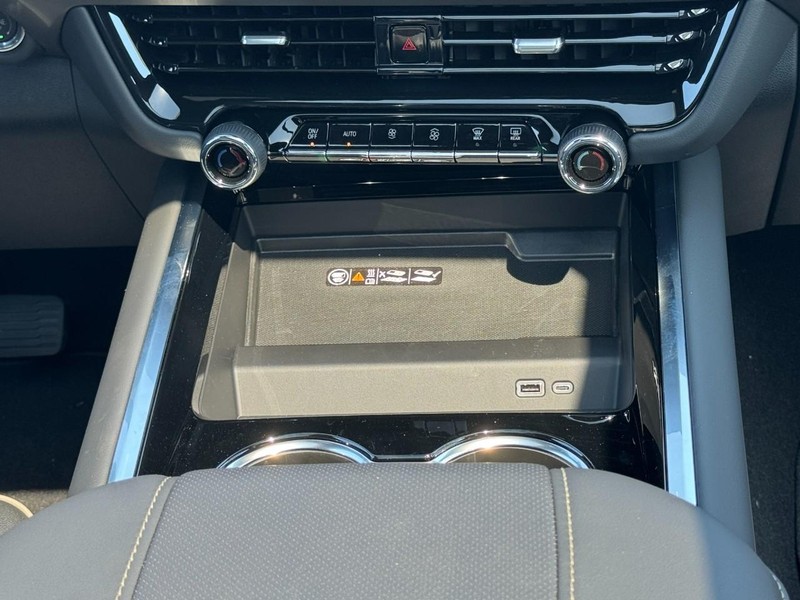 Chevrolet Tahoe Vehicle Image 11