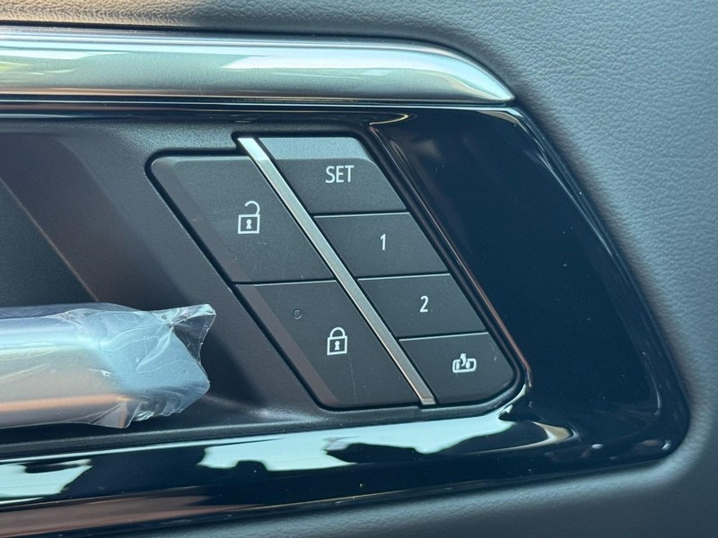 Chevrolet Tahoe Vehicle Image 12