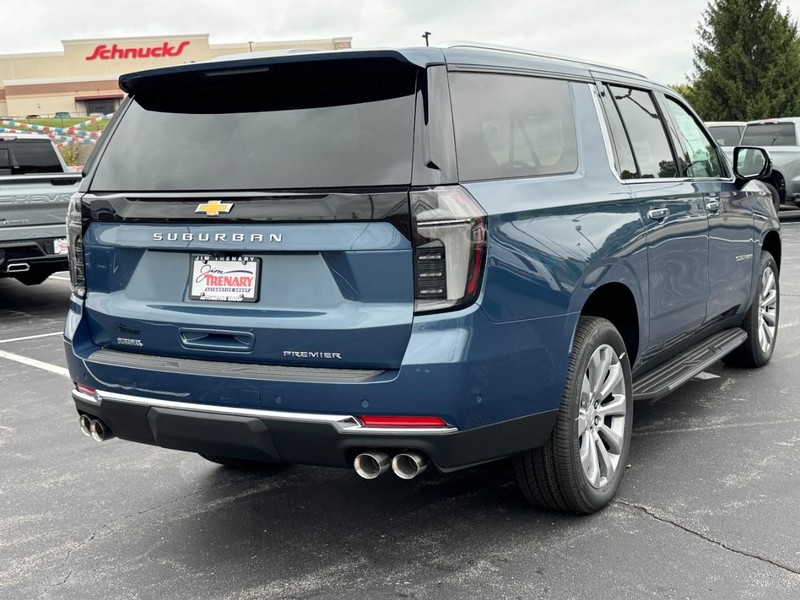 Chevrolet Suburban Vehicle Image 04