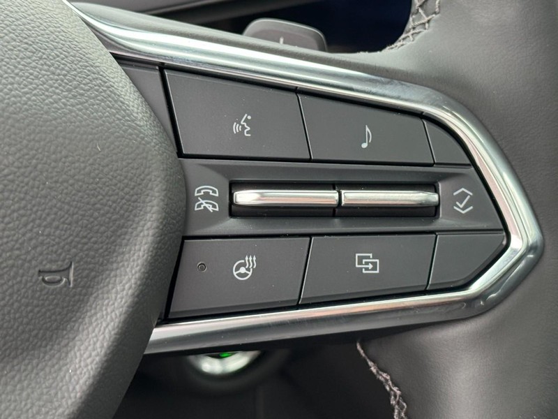 Chevrolet Suburban Vehicle Image 14