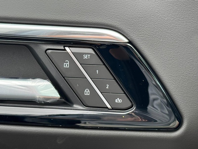 Chevrolet Tahoe Vehicle Image 11