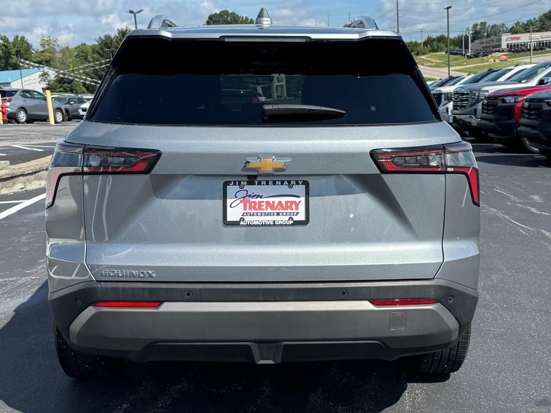 Chevrolet Equinox Vehicle Full-screen Gallery Image 04