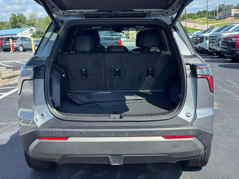 Chevrolet Equinox Vehicle Full-screen Gallery Image 05