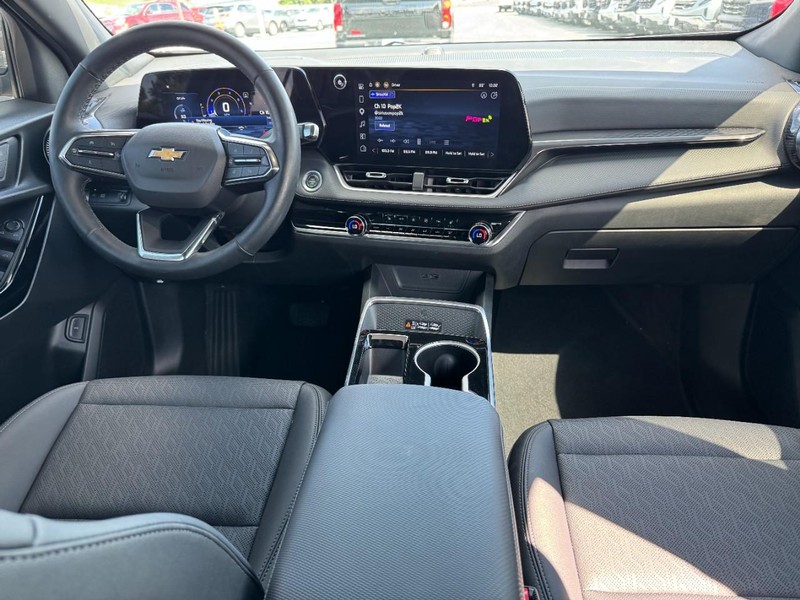 Chevrolet Equinox Vehicle Full-screen Gallery Image 11