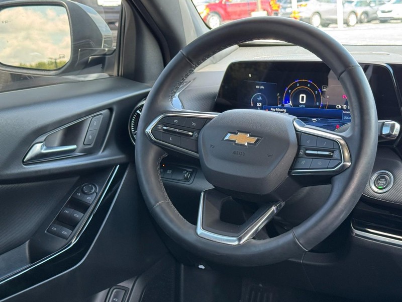 Chevrolet Equinox Vehicle Full-screen Gallery Image 12