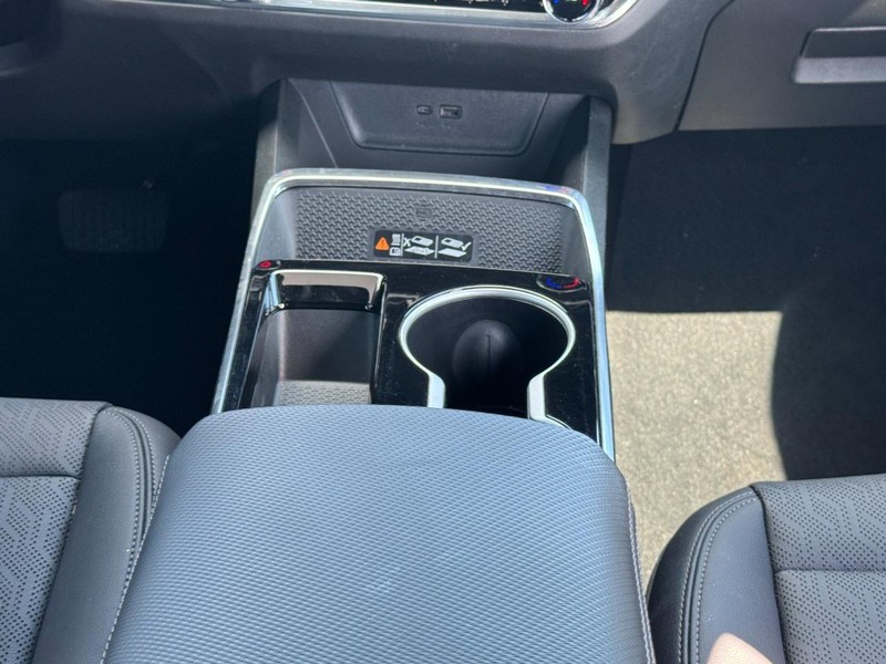 Chevrolet Equinox Vehicle Full-screen Gallery Image 14