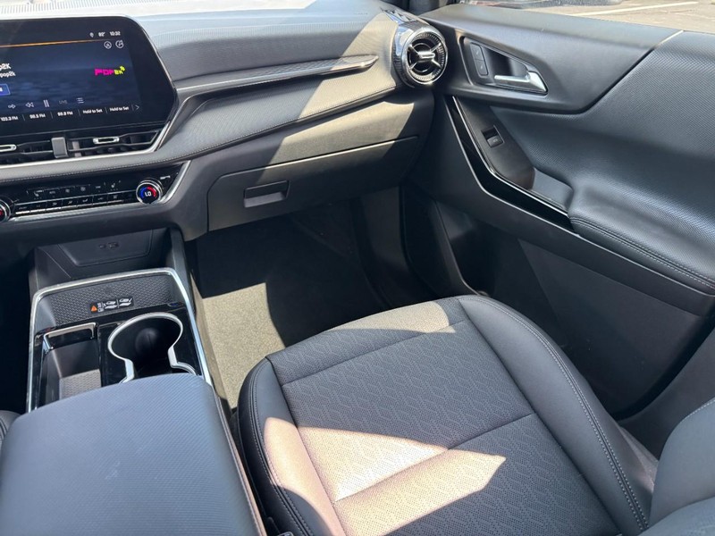 Chevrolet Equinox Vehicle Full-screen Gallery Image 15