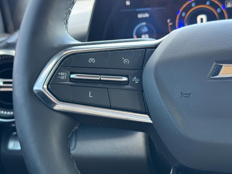 Chevrolet Equinox Vehicle Full-screen Gallery Image 16
