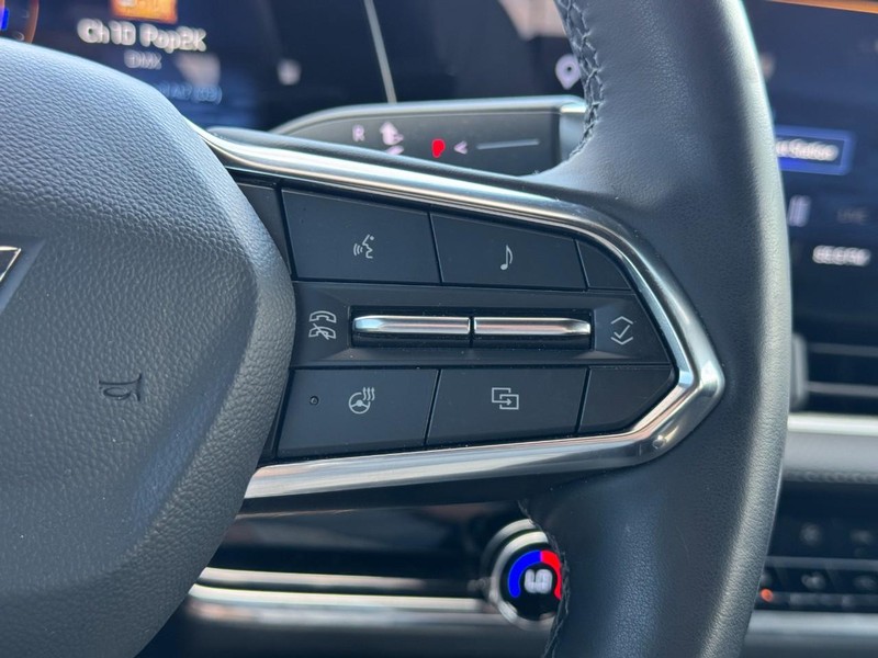 Chevrolet Equinox Vehicle Full-screen Gallery Image 17